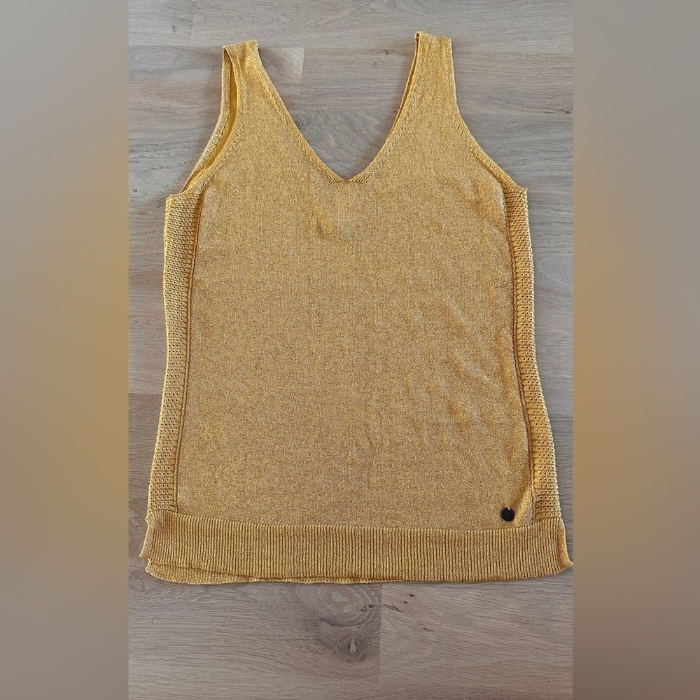 Numph women’s knit vneck sleeveless knit top mustard yellow gold size medium